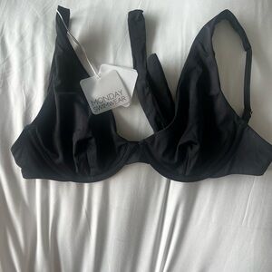 NWT Monday Swimwear Formentera Top in Black size medium